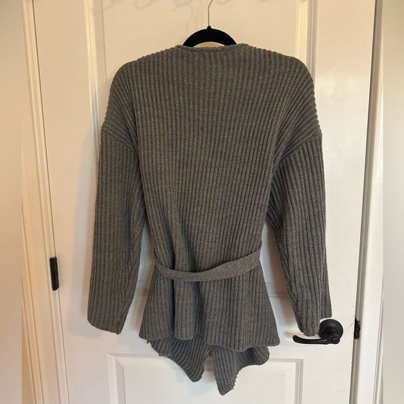 Pretty Little Thing Wrap Grey Cardigan in Size Small- Great Condition!! - Picture 7 of 7